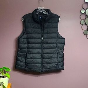 Black Gap Puffy Vest - XL